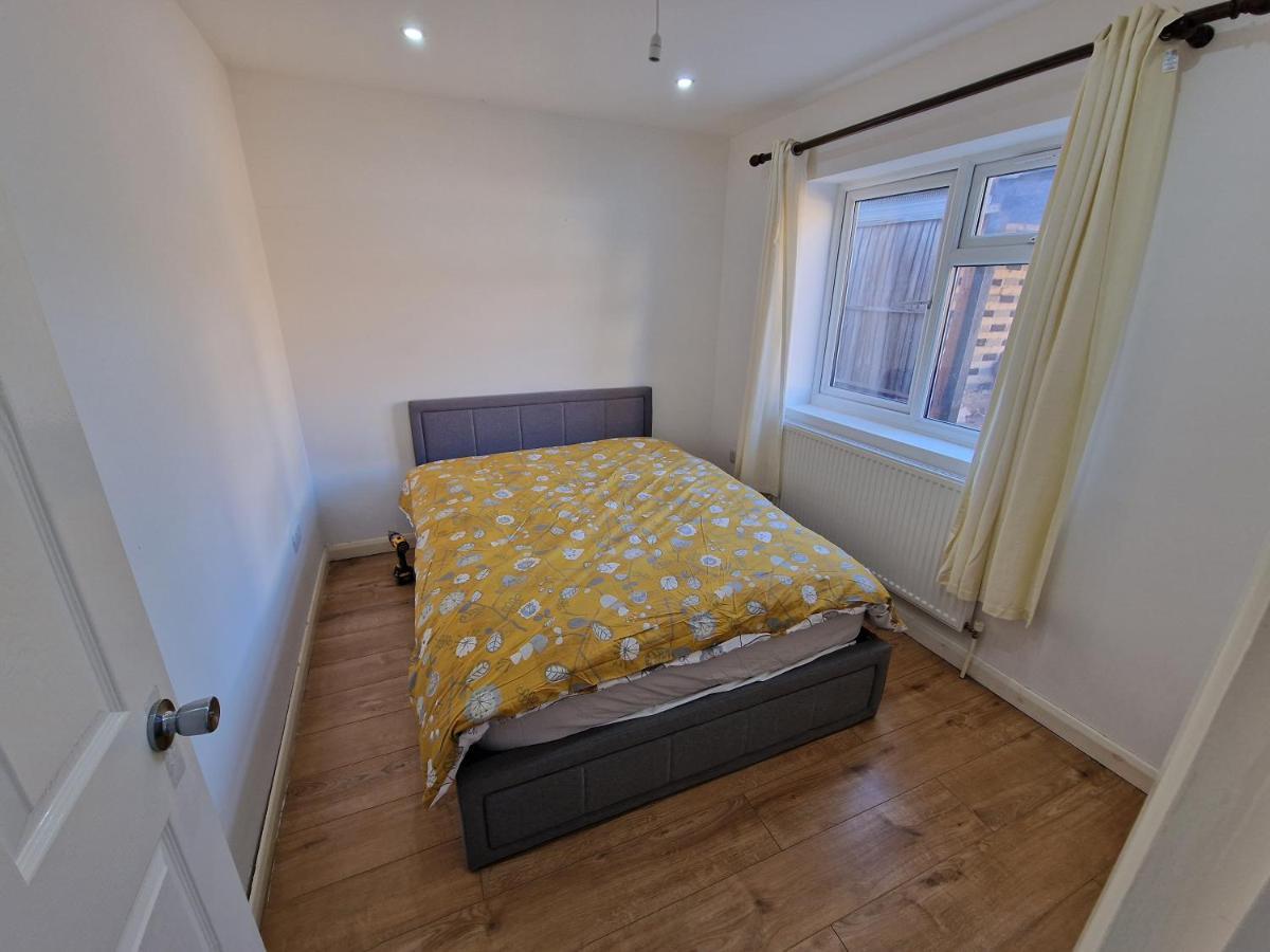 לונדון Mile End Budget Guesthouse מראה חיצוני תמונה