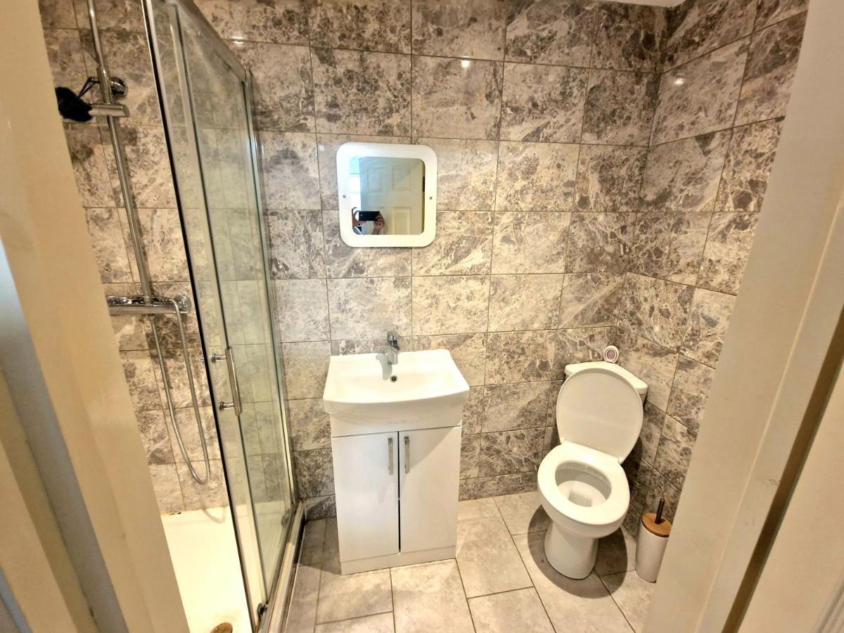 לונדון Mile End Budget Guesthouse מראה חיצוני תמונה