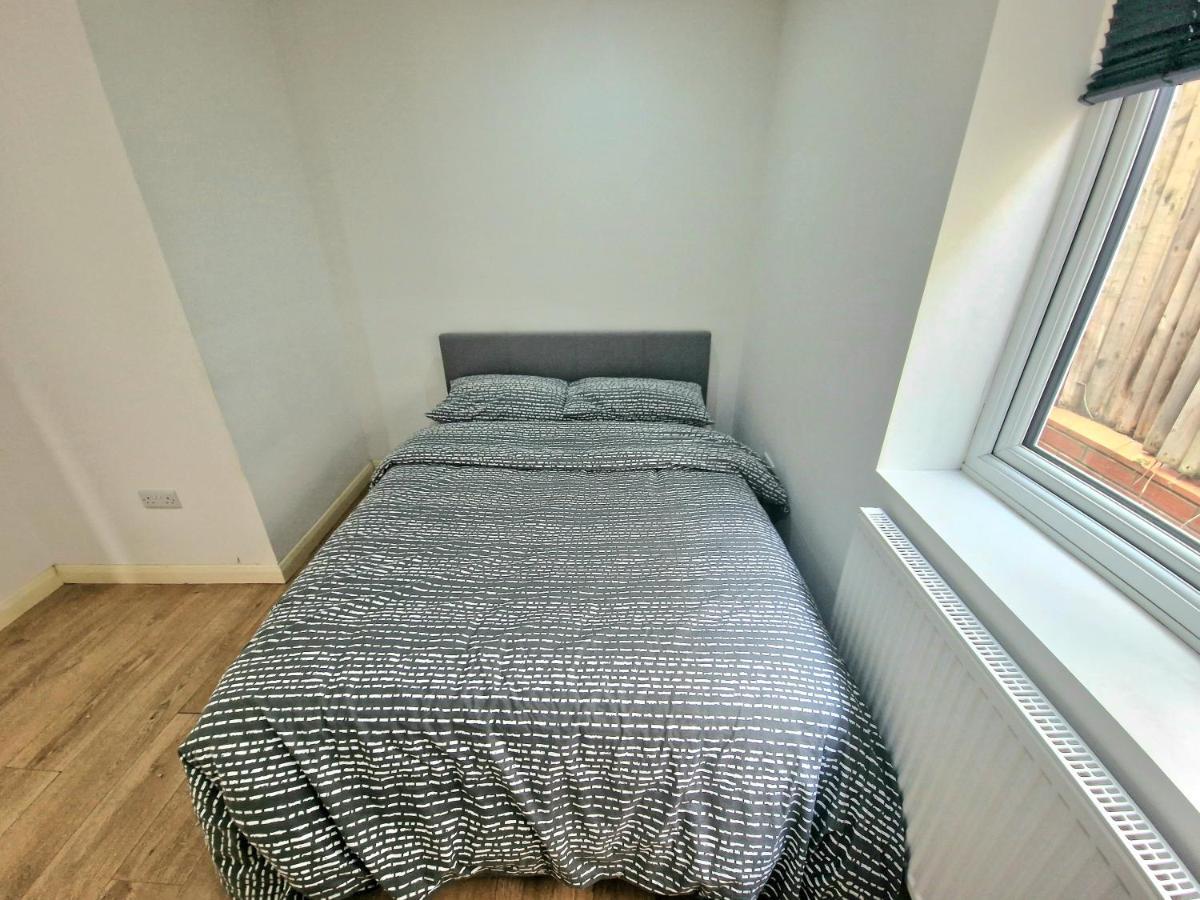 לונדון Mile End Budget Guesthouse מראה חיצוני תמונה